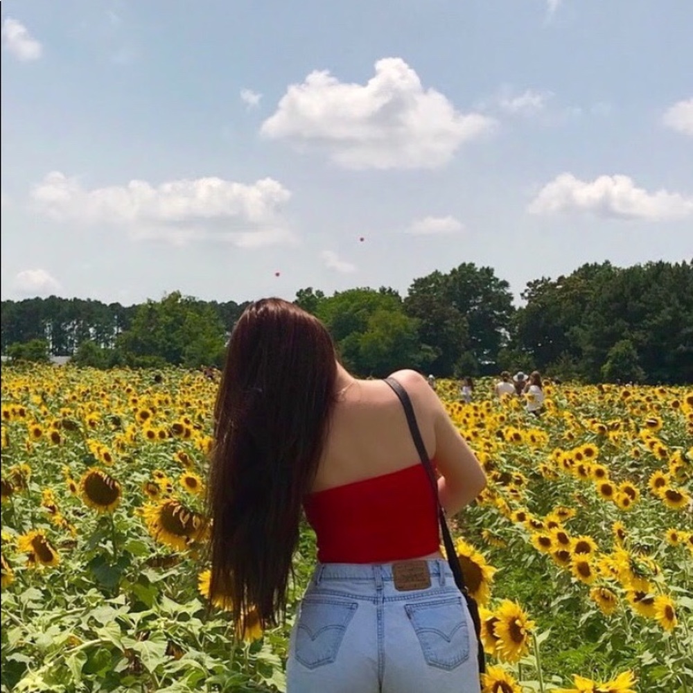 Meet your Posher, Caitlin